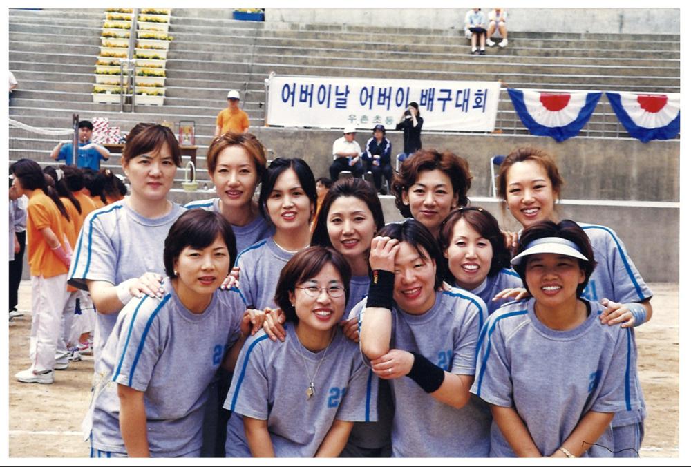 제3회 성북구 민간기록물 수집 공모전_우촌초 어머니회 배구부 활동사진(5)