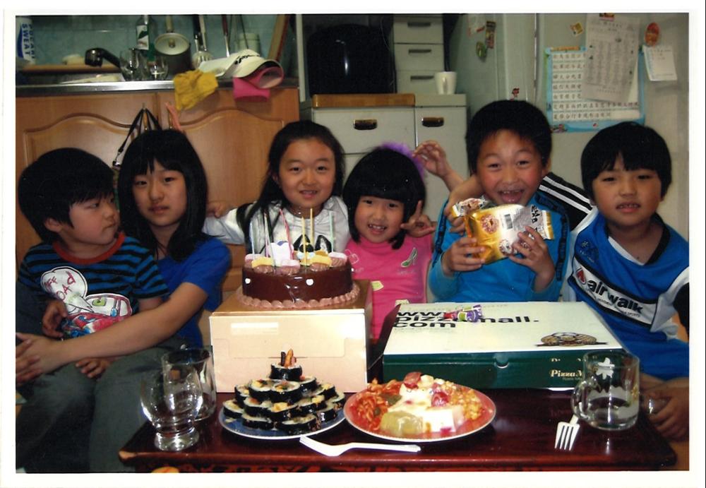 제3회 성북구 민간기록물 수집 공모전_친구들과 생일파티 사진
