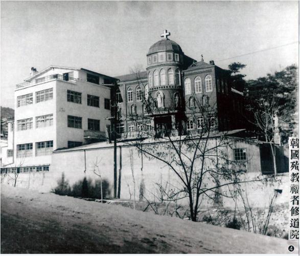 [금도끼 #86] 1955년, 성북동에 세워진 붉은 벽돌 건물