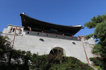 [금도끼 #107] 혜화문 아래 있었던 동굴 주점